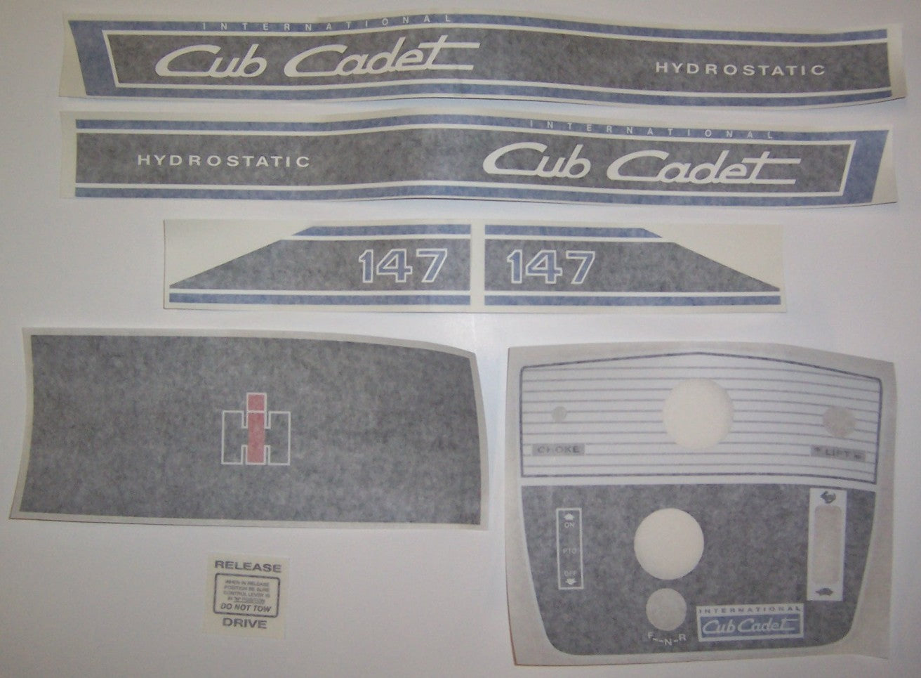 BB-DS-CC-147 Binder Books IH MANUALS & DECALS